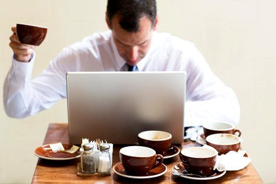 membuat minuman lebih cepat di kantor dengan dispenser kopi
